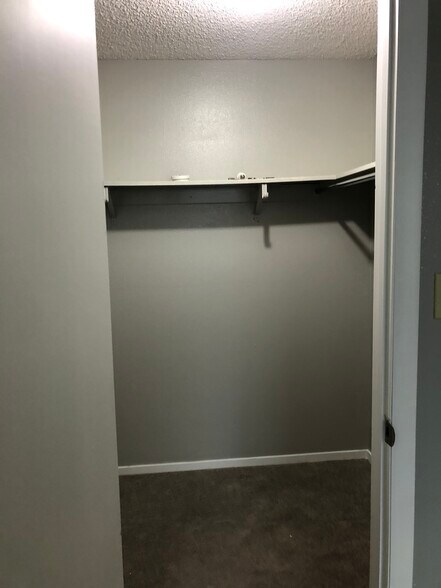 Building Photo - 1530 Chester Sq