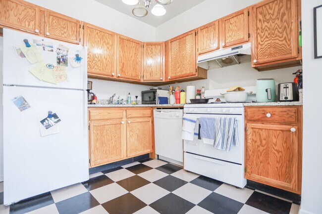 Building Photo - 2808 N Halsted-2
