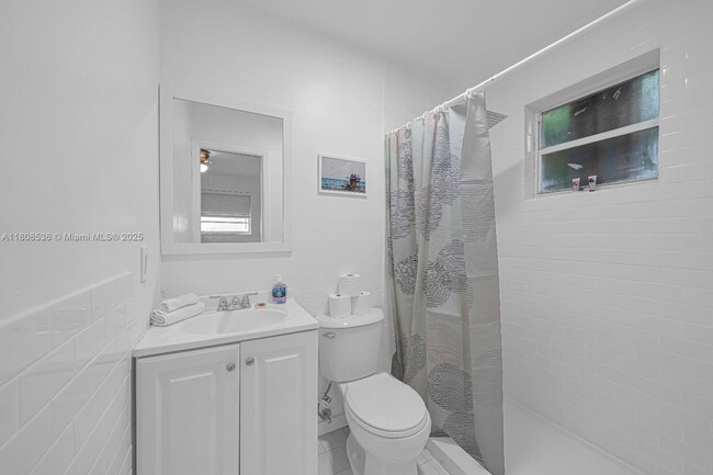 Building Photo - 1046 SW 13th Ct