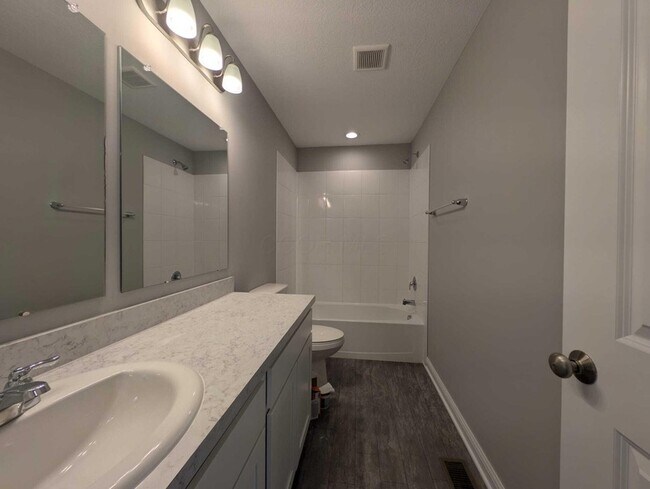 Building Photo - 800 Avebury Dr