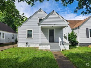 Building Photo - Charming 4 Bedroom by Churchill Downs