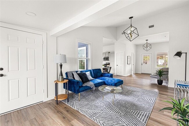 Building Photo - 710 S Pearl St