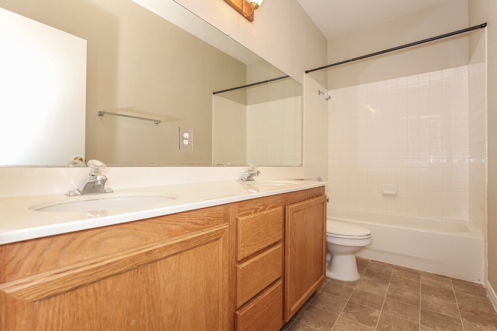 Building Photo - 5991 Halehaven Dr