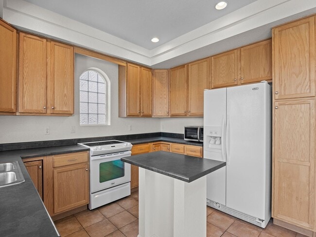 Building Photo - Gorgeous Johnstown Home with Attached Garage and Open Layout!