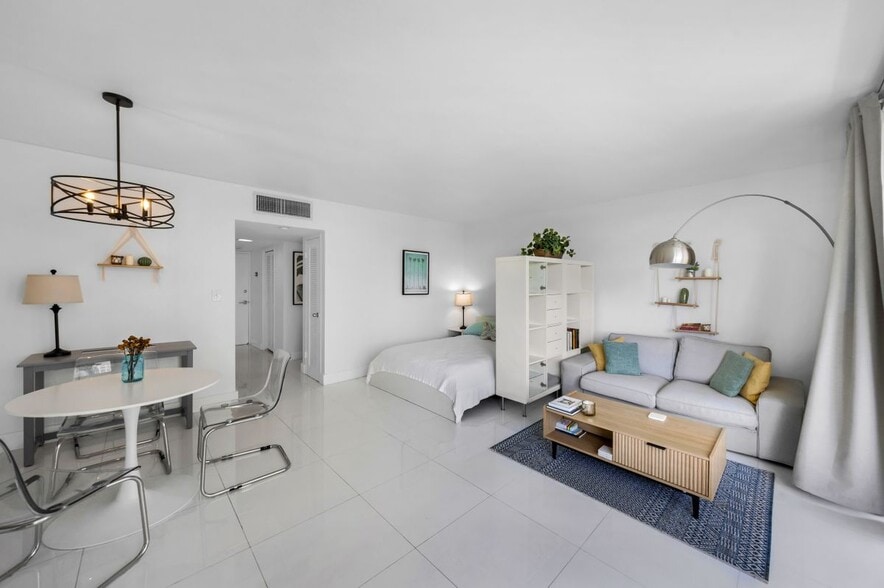 Building Photo - 1000 West Ave