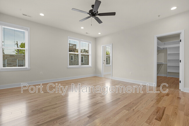 Building Photo - 903 S Decker Ave