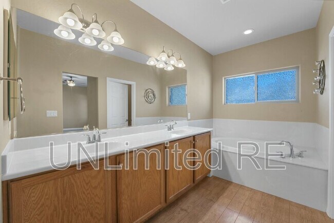 Building Photo - 1201 N Warm Springs Trail