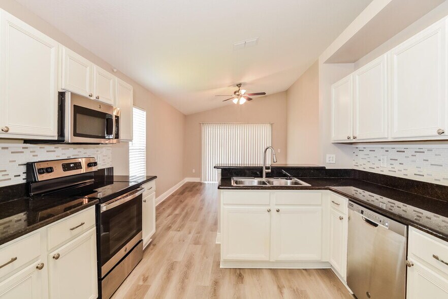 Building Photo - 424 Lancers Dr