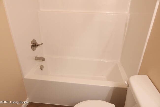 Building Photo - 114 Peonia Rd