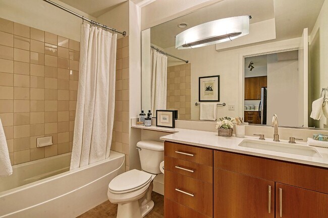 Building Photo - 2Bd/2Ba Seattle Condo