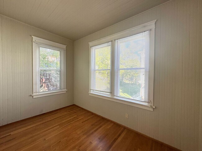 Building Photo - 30 Conklin St