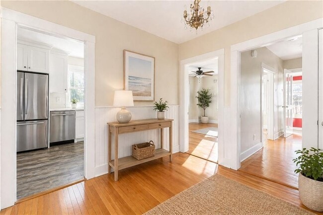 Building Photo - 65 Maple Ave