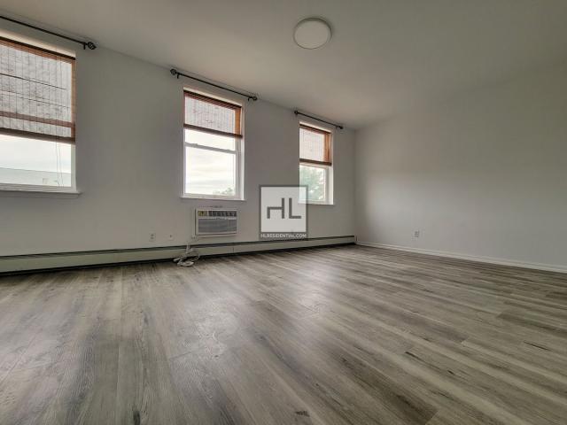 Building Photo - 3 bedroom in BROOKLYN NY 11221