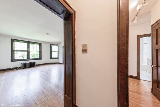 Building Photo - 5425 S E View Park