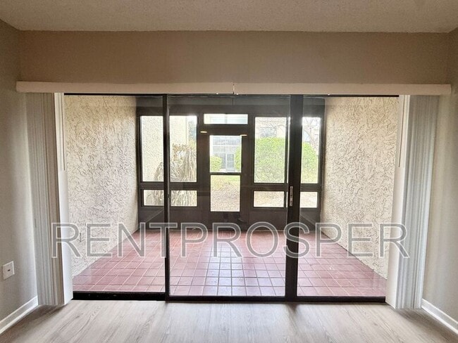 Building Photo - 3290 S Semoran Blvd