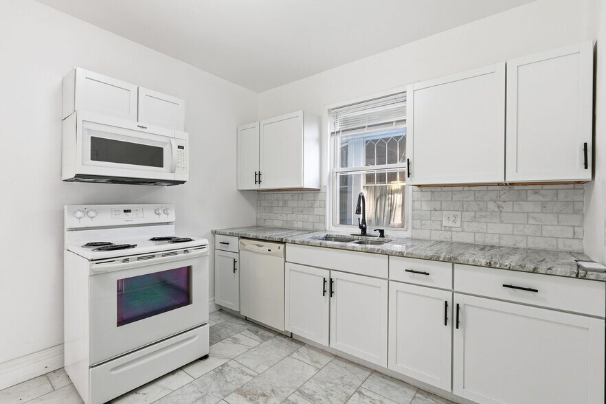 Building Photo - 904 Studer Ave