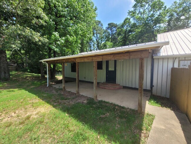 Building Photo - Sweet Gum