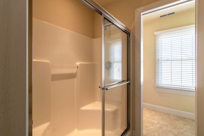 Building Photo - SHORT TERM - FURNISHED OR UNFURNISHED - SINGLE FAMILY - RBYCC