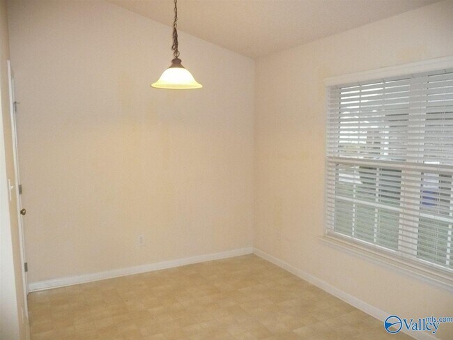 Building Photo - 105 Zeona Ct SW