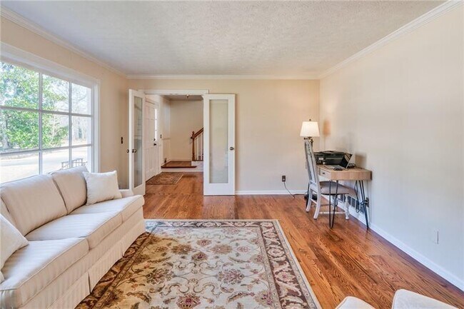 Building Photo - 4010 Mansion Dr