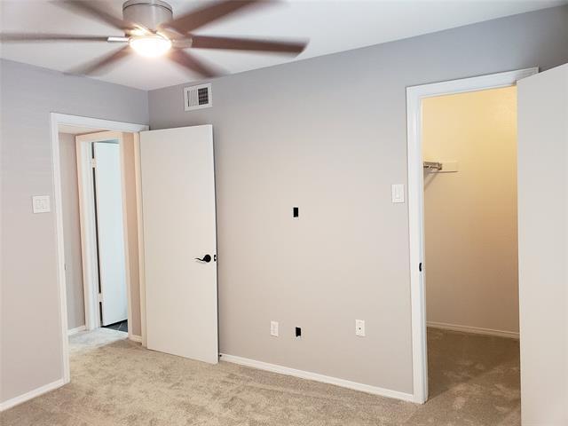 Building Photo - 18333 Roehampton Dr