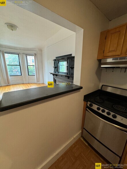 Building Photo - 587 Beacon St