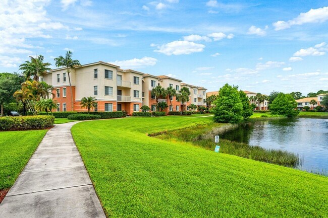 Building Photo - 10106 Myrtlewood Cir W