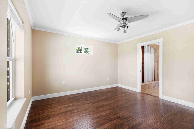 Building Photo - 7211 Bay Crest Rd