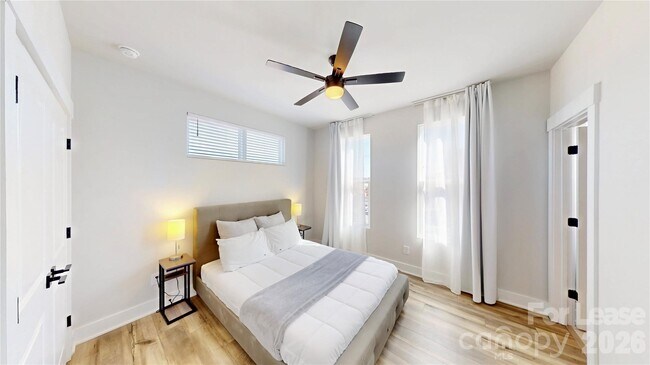 Building Photo - 3606 S Tryon St