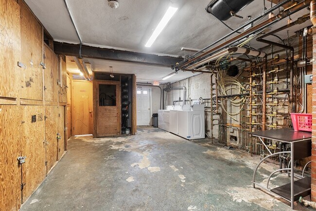 Building Photo - 303 Broadway