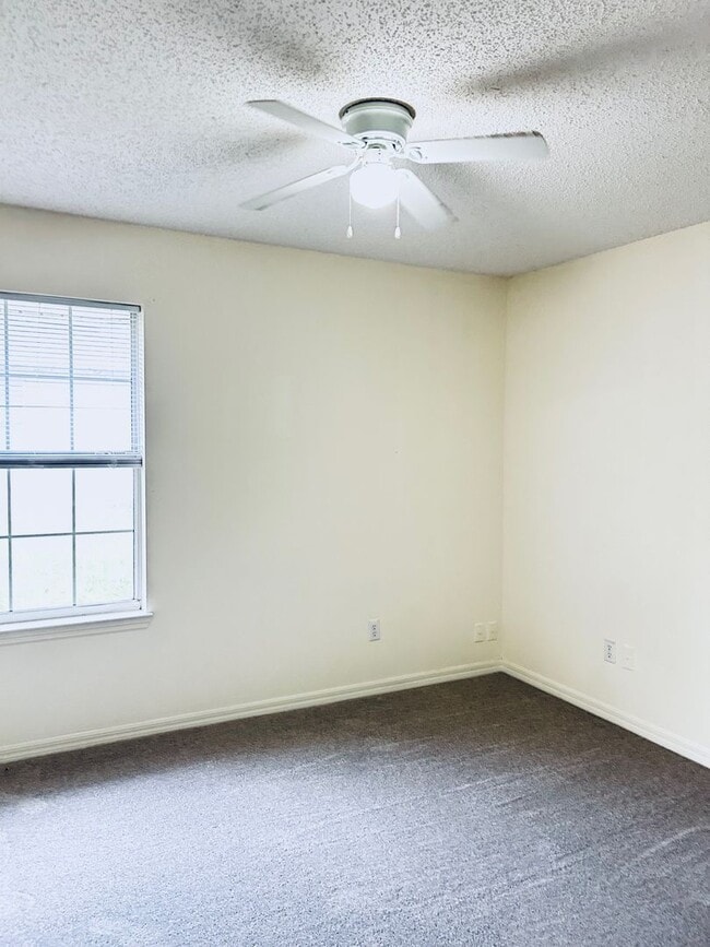 Building Photo - BEAUTIFUL BRICK 4 BEDROOM 2 BATH HOME AVAILABLE NOW CONTACT KAREN GUARDINO, REALTOR 386-747-9295