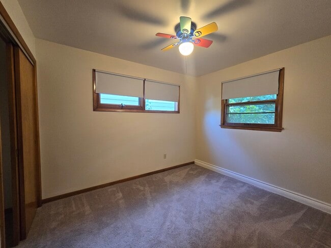 Building Photo - 608 Deerpath Dr
