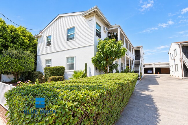 Building Photo - 12805 Vanowen St