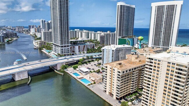 Building Photo - 1817 S Ocean Dr