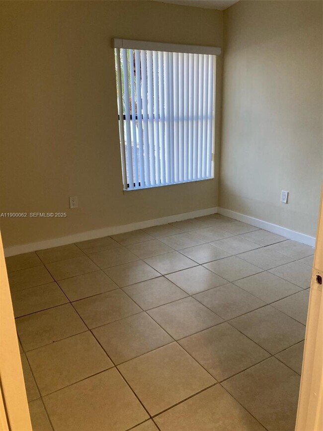 Building Photo - 1901 San Remo Cir