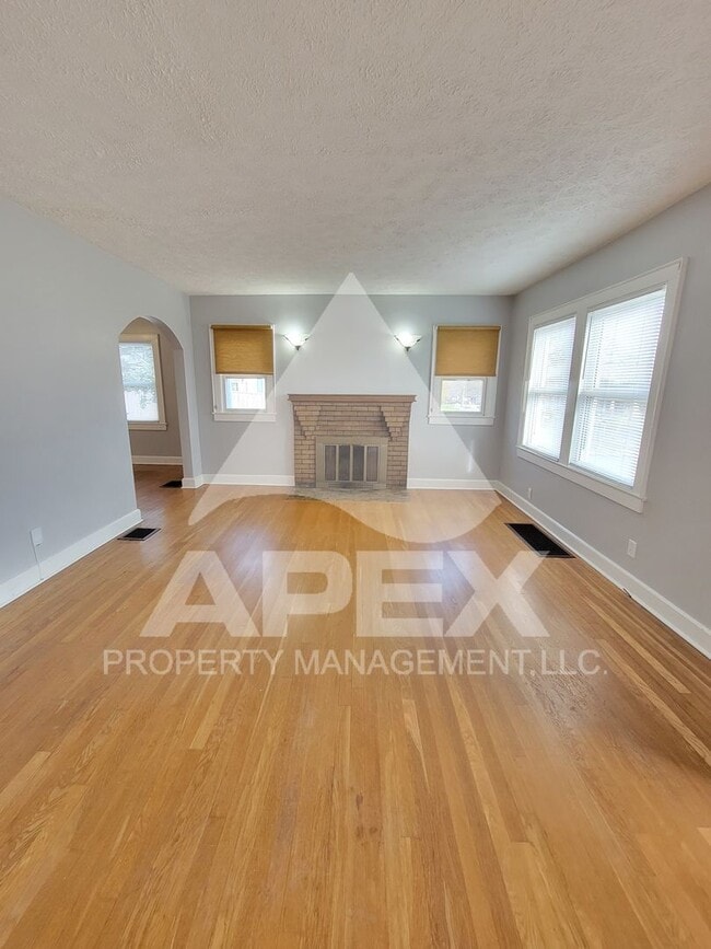 Building Photo - Craftsman Style 2 Bd 1- Ba Single Family H...