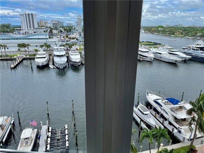Building Photo - 1 Las Olas Cir
