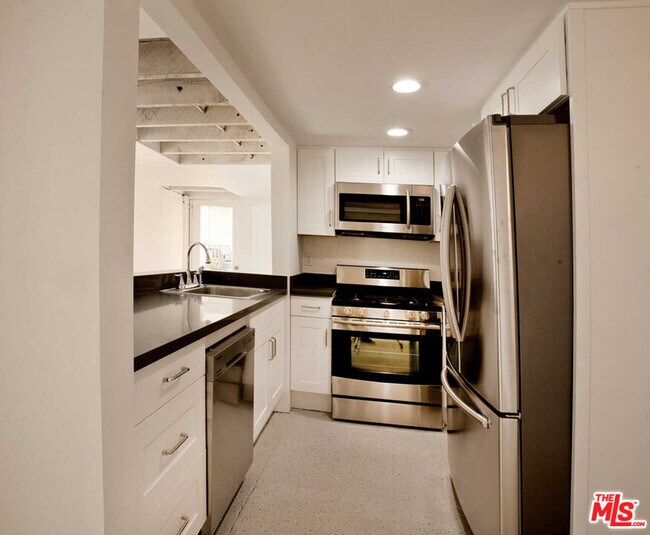 Building Photo - 1664 W 12th St