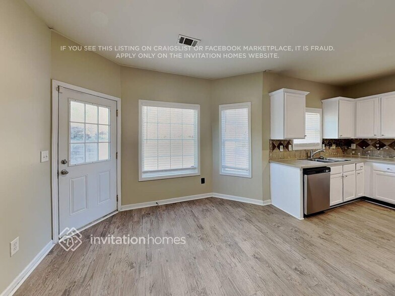 Building Photo - 2096 Somerset Pl SE