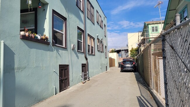 Building Photo - 1709 Park Ave