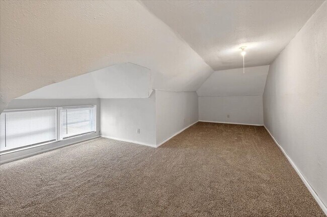 Building Photo - 636 E 34th St