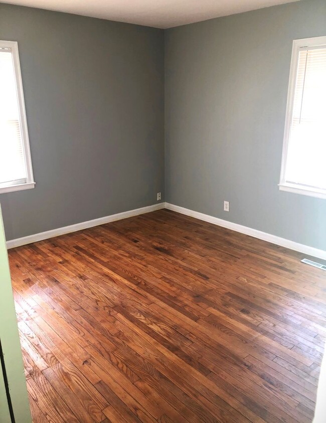 Building Photo - MOVE-IN READY!! 3-4 Bed, 1.5 Bath House wi...