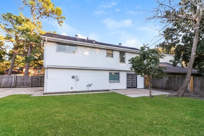 Building Photo - 15310 Meadow Village Dr