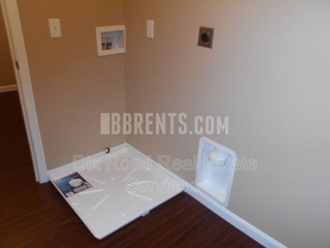 Building Photo - 450 Sharp Ct