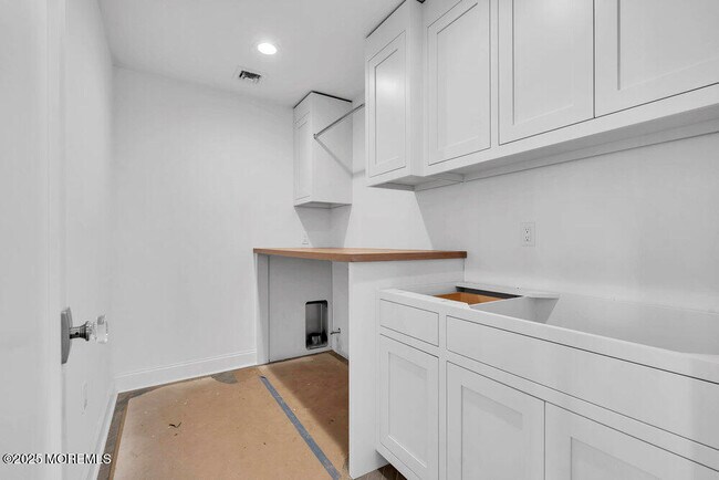 Building Photo - 102 2nd Ave