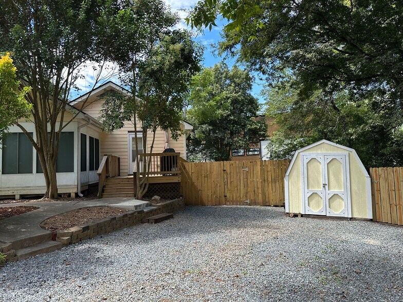 Storage Shed - 1033 Woodside Ave