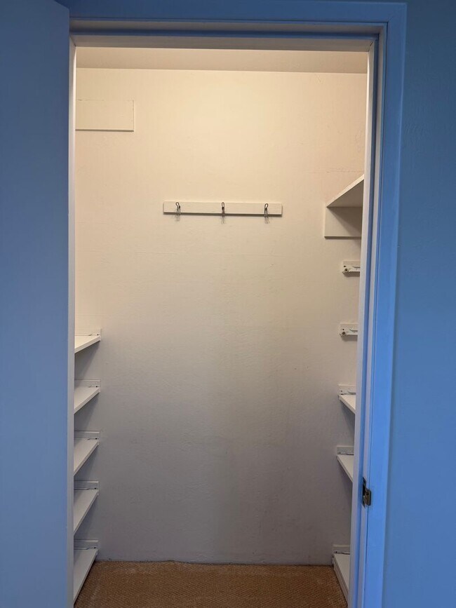 Building Photo - 370 Wright Ave