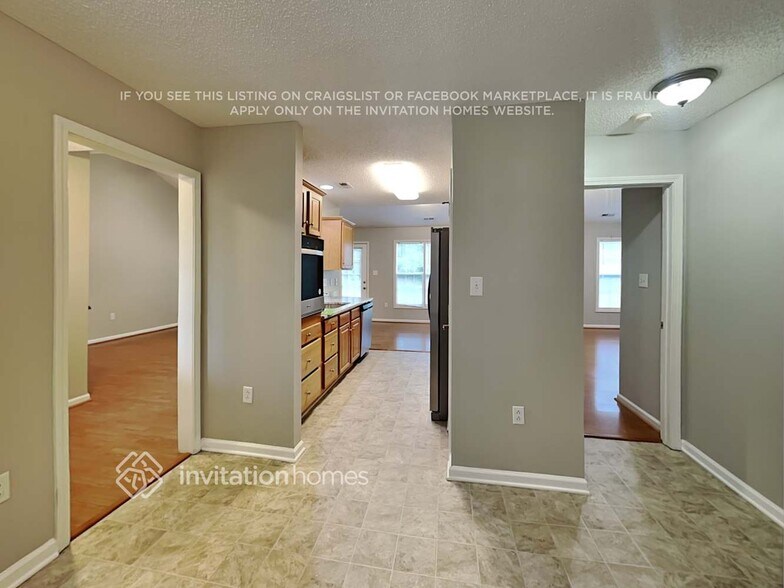 Building Photo - 321 Tamarack Dr