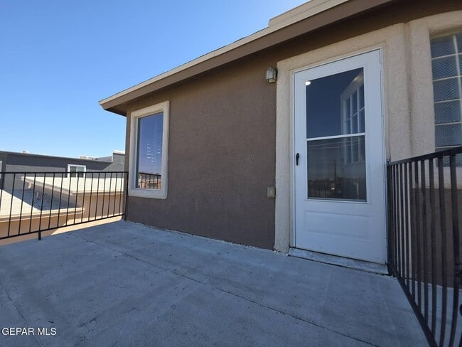 Building Photo - 12867 Hidden Grove Dr