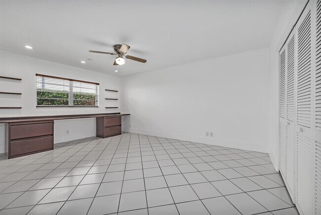 Building Photo - 2427 Sea Island Dr